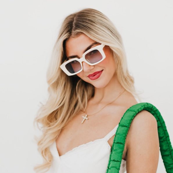 amandasunglasses2_9217718c-4f86-4180-b905-97acdf809b6a