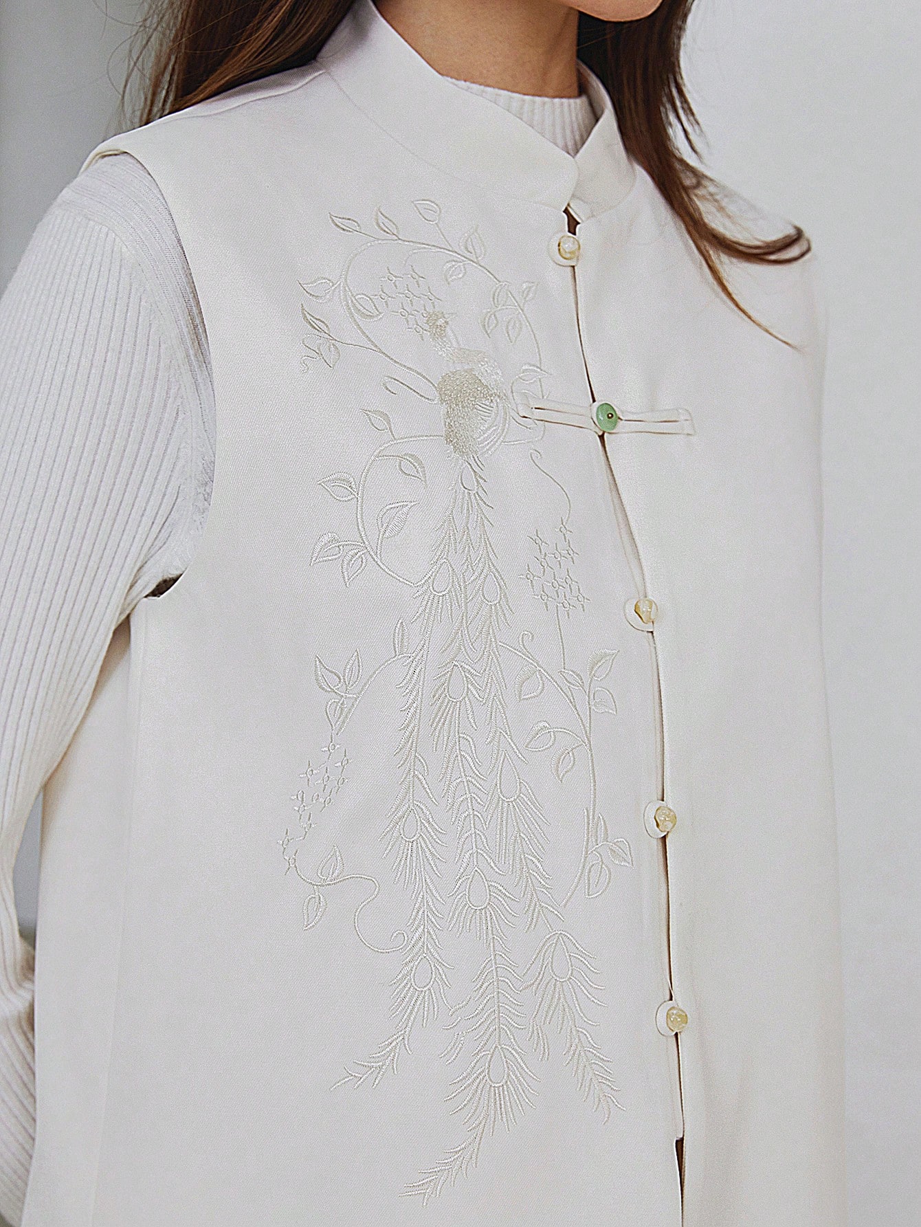 Elegant Sleeveless Embroidered Buttoned Casual Jacket For Women